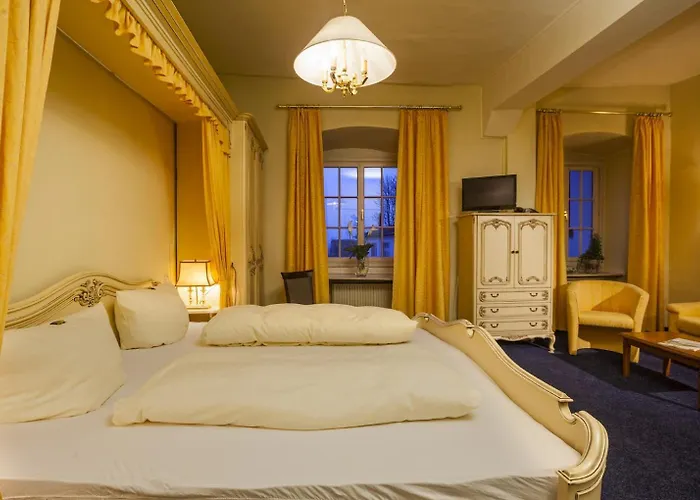 Hachenburger Brauerei Ausschank Zur Krone 3* הכנבורג